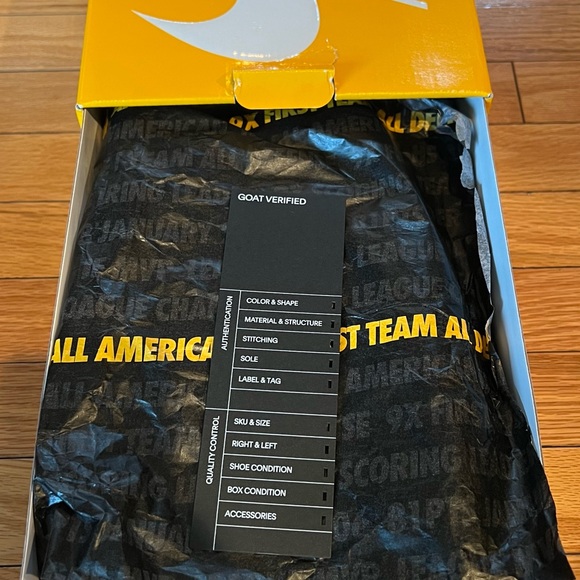 Kobe Undefeated Hall of Fame - Picture 2 of 10